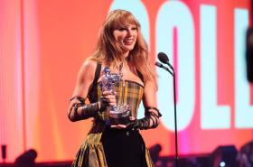 Taylor Swift thắng lớn, Lisa BlackPink gây ấn tượng tại MTV Video Music Awards