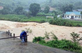  Mưa lớn khiến nước lũ dâng cao, xã biên giới Thanh Hóa khẩn cấp sơ tán dân 第1张