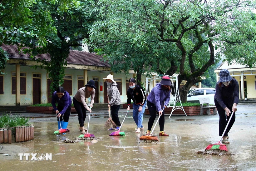  Quảng Bình: Khắc phục hậu quả bão số 4, tổng dọn vệ sinh sau khi nước lũ rút 