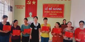 Bình Thuận: Tham gia học nghề, nông dân được cấp chứng chỉ ngành chăn nuôi gia cầm; nghề pha chế thức uống