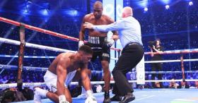 Anthony Joshua bị hạ knock-out ngỡ ngàng ở trận tranh đai vô địch quyền anh