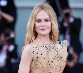  Vừa tới LHP Venice, Nicole Kidman nhận tin mẹ qua đời đột ngột 