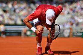 Djokovic rút khỏi Roland Garros, mất ngôi số một thế giới