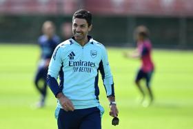 Arsenal &quot;trói chân&quot; Mikel Arteta thêm 3 năm