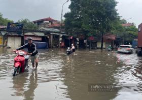 Người Hà Nội khốn đốn di chuyển trong mưa ngập, đủ mọi cách cũng không &quot;thoát kiếp nạn&quot;... hỏng xe  第1张