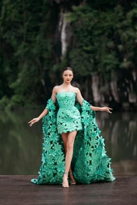 H&#x27;Hen Niê, Ngọc Châu đi bè trên sông, catwalk ở danh thắng Tràng An  第6张