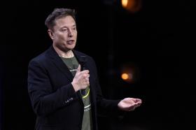 Chiến thuật vung tiền cho ván cược chính trị của Elon Musk 