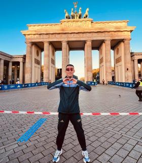 Phạm Tiến Sản và hành trình đến top 100 Berlin Marathon 