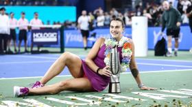 Sabalenka lấy vị trí số một thế giới của Swiatek 