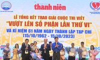  Rơi nước mắt trước nghị lực phi thường của nữ nhà văn bị liệt nửa người 