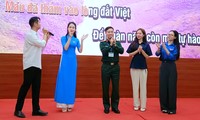  Rơi nước mắt trước nghị lực phi thường của nữ nhà văn bị liệt nửa người 